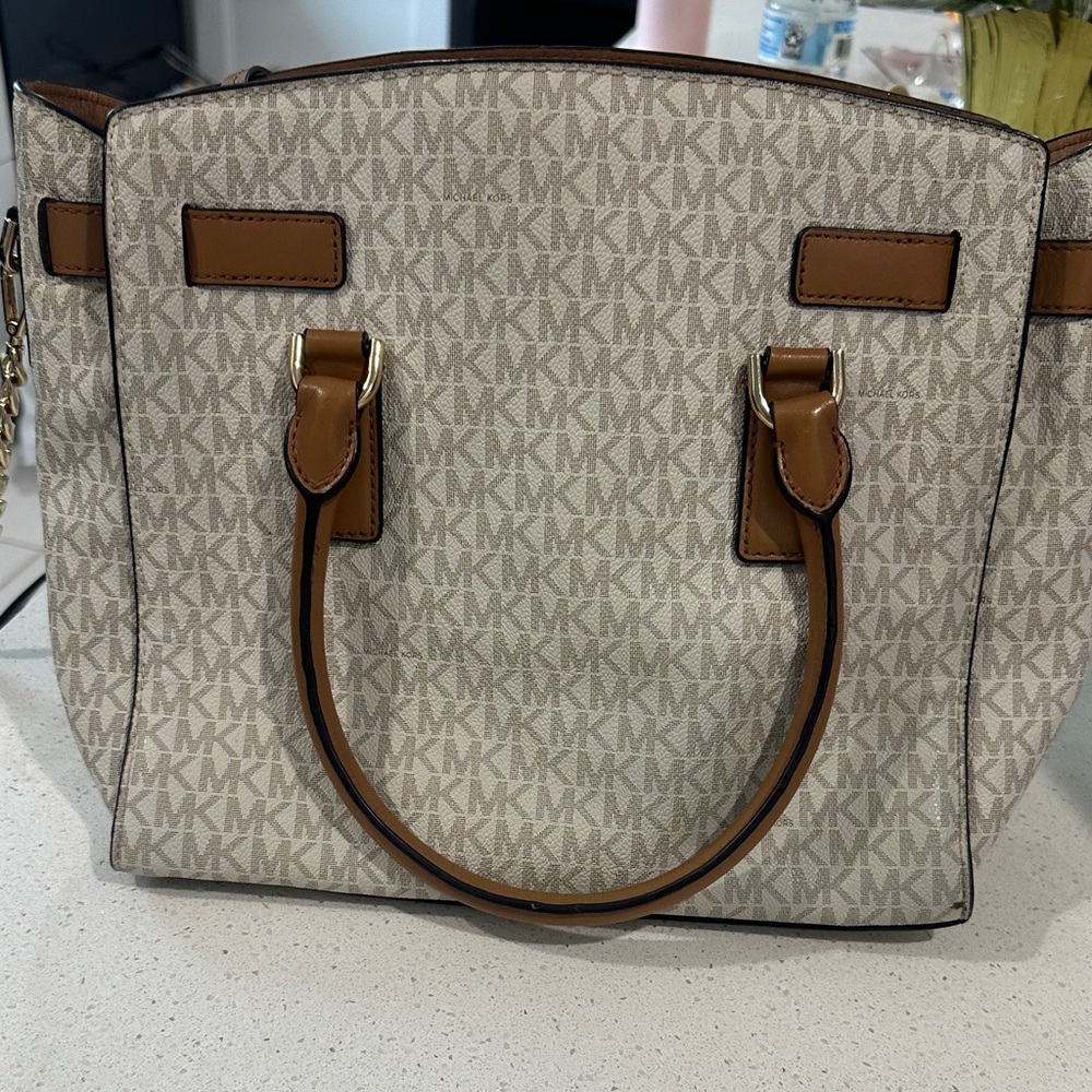 Michael Kors Tan and Cream Shoulder Bag - Picture 8 of 9